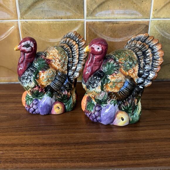 Vintage Ceramic Thanksgiving Turkey Salt and Pepper Shakers - Picture 1 of 11